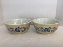 Two Pyrex Homestead 2.5 Quart Mixing Bowls