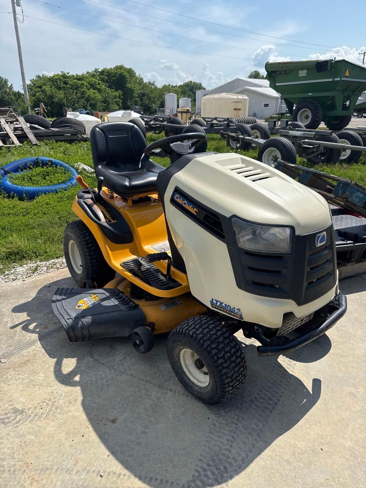 CUB CADET MODEL LTX 1042 42 INCH RIDING MOWER