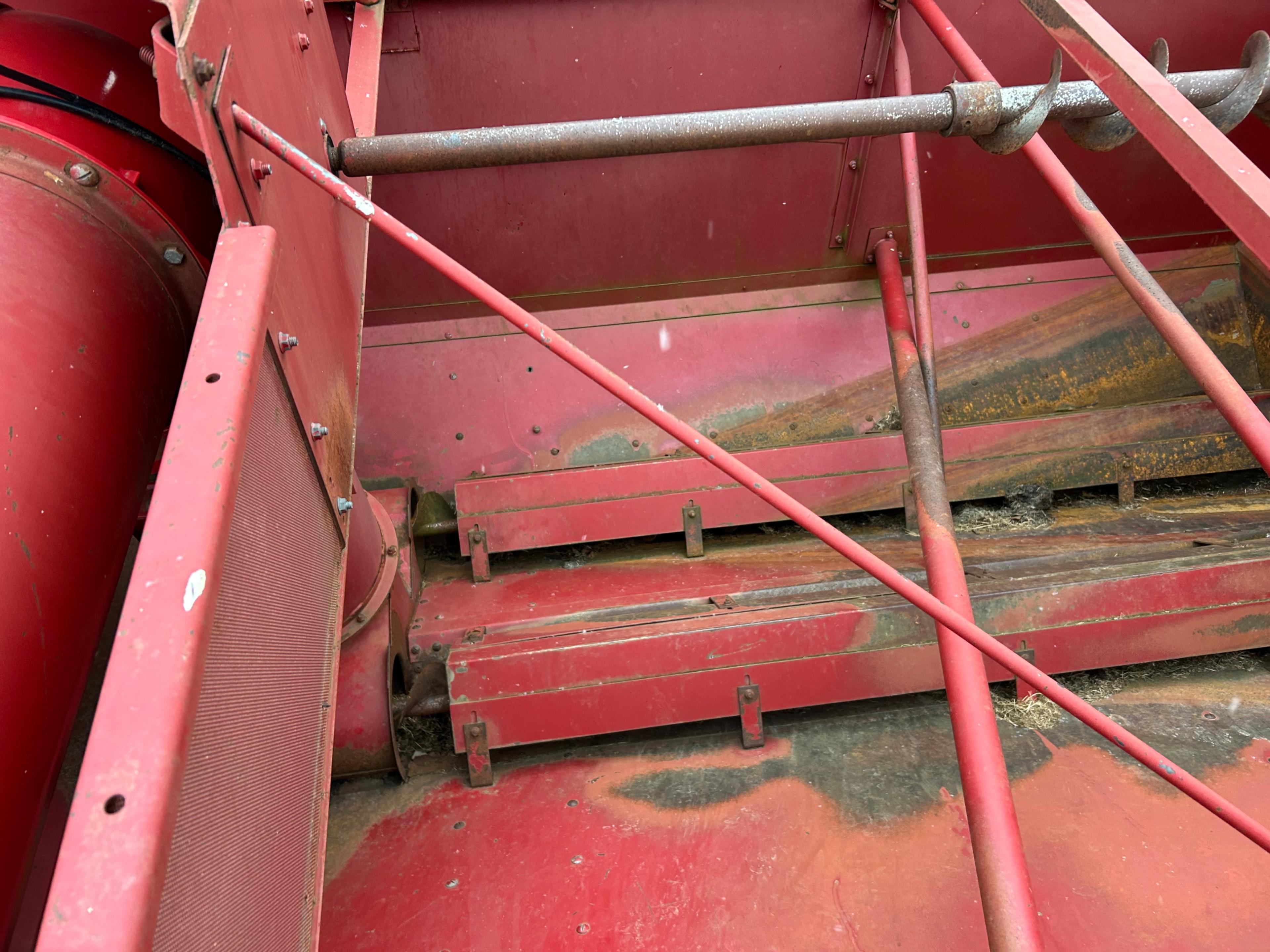 International 1460 Combine