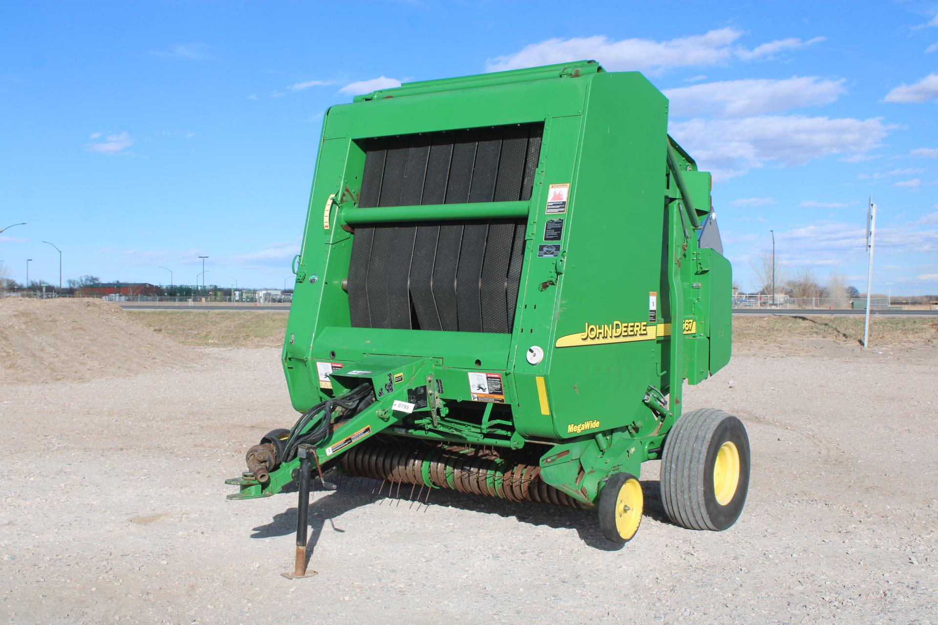 John Deere 567 Round Baler