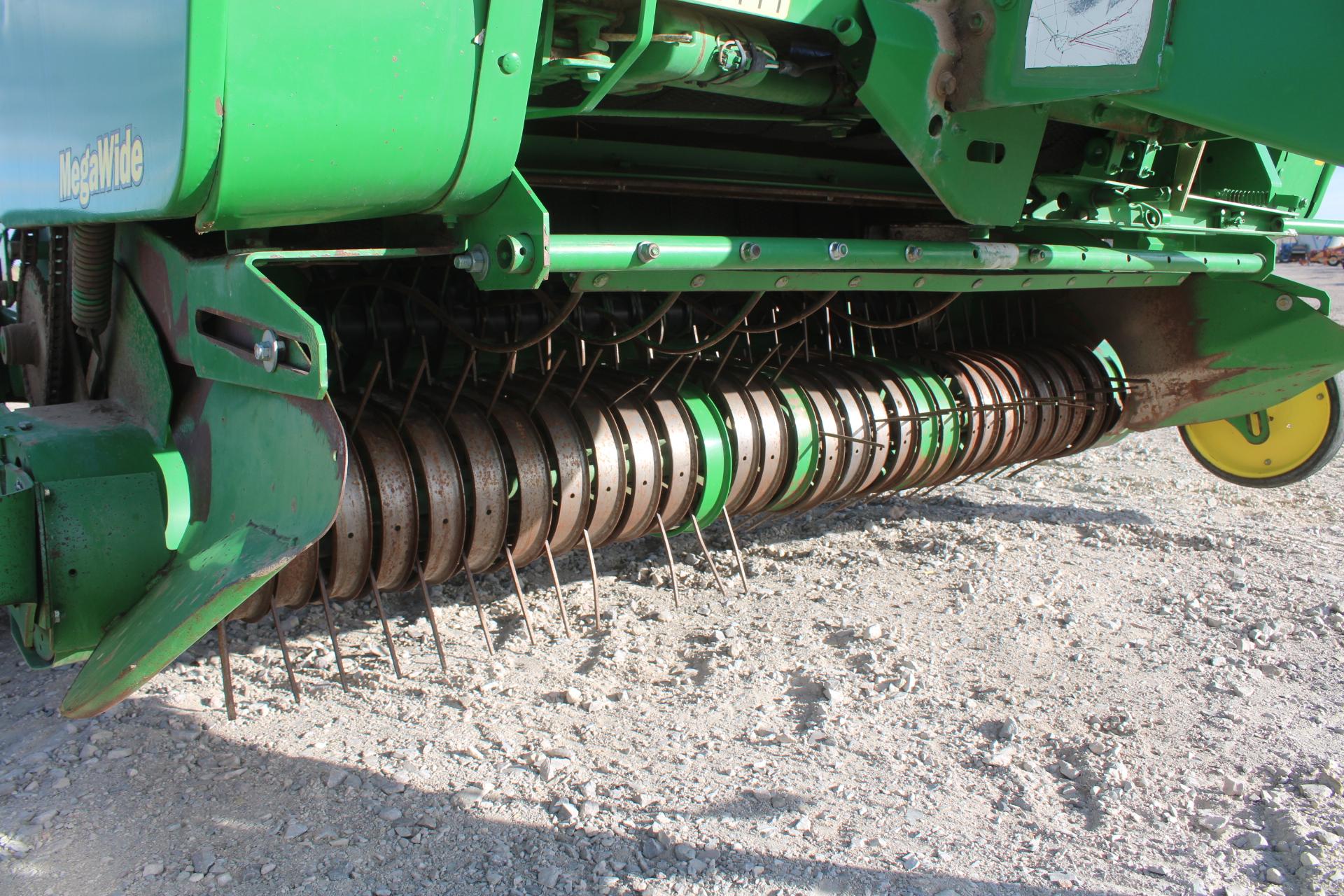 John Deere 567 Round Baler