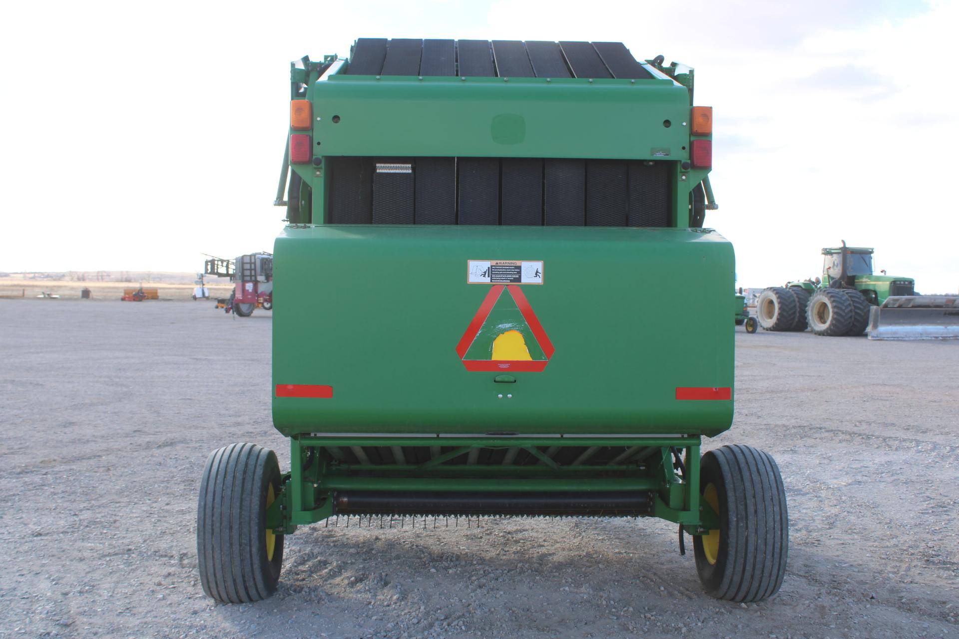 John Deere 567 Round Baler