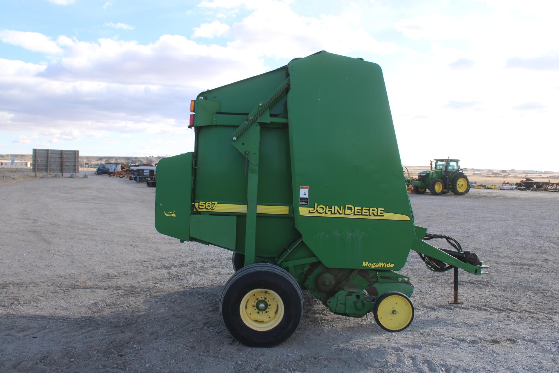 John Deere 567 Round Baler