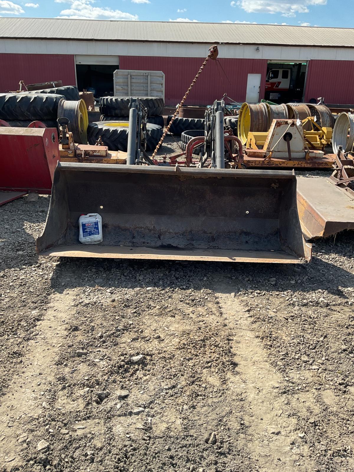 Quicke Q710 Loader Mounts to 2WD IH