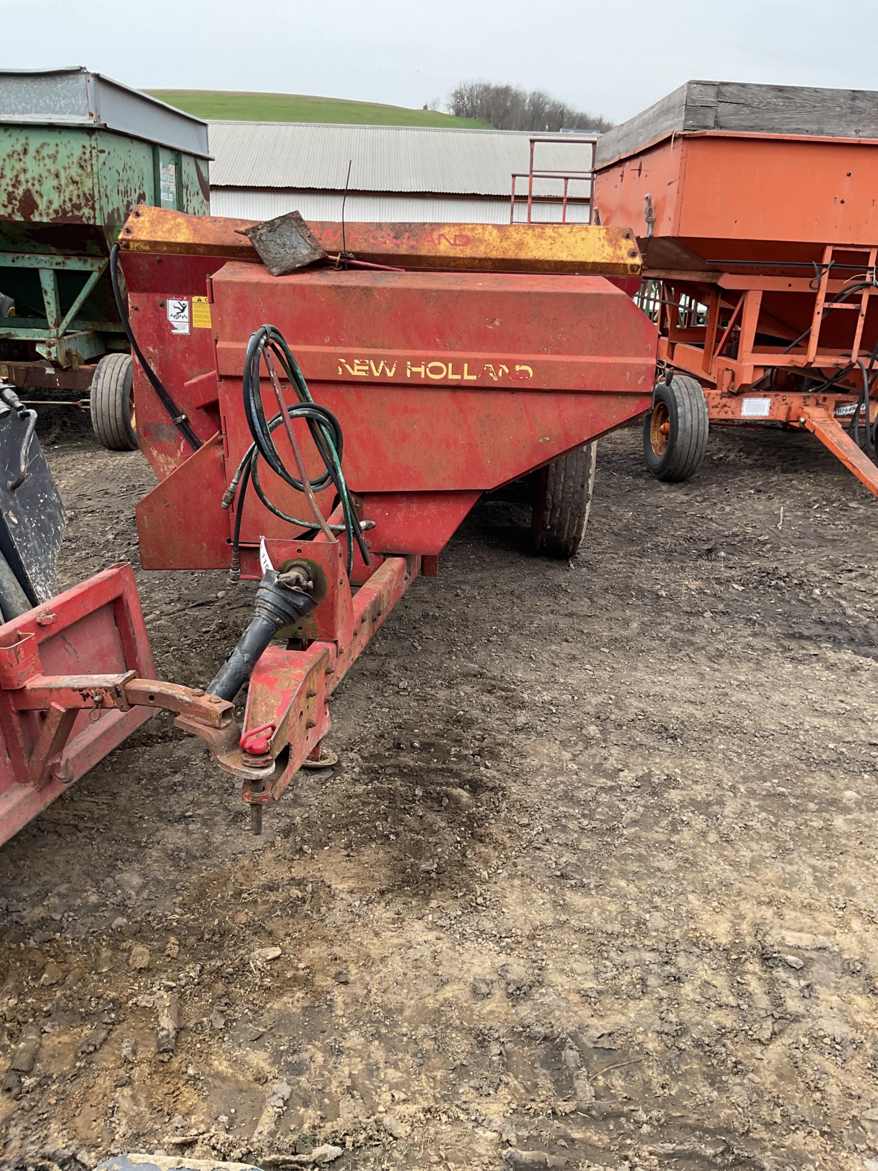 New Holland 306 Side Spreader