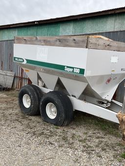 Willmar Super 800 Fertilizer Spreader