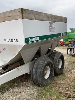 Willmar Super 800 Fertilizer Spreader