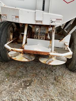 Willmar Super 800 Fertilizer Spreader