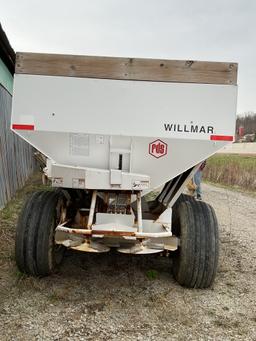 Willmar Super 800 Fertilizer Spreader