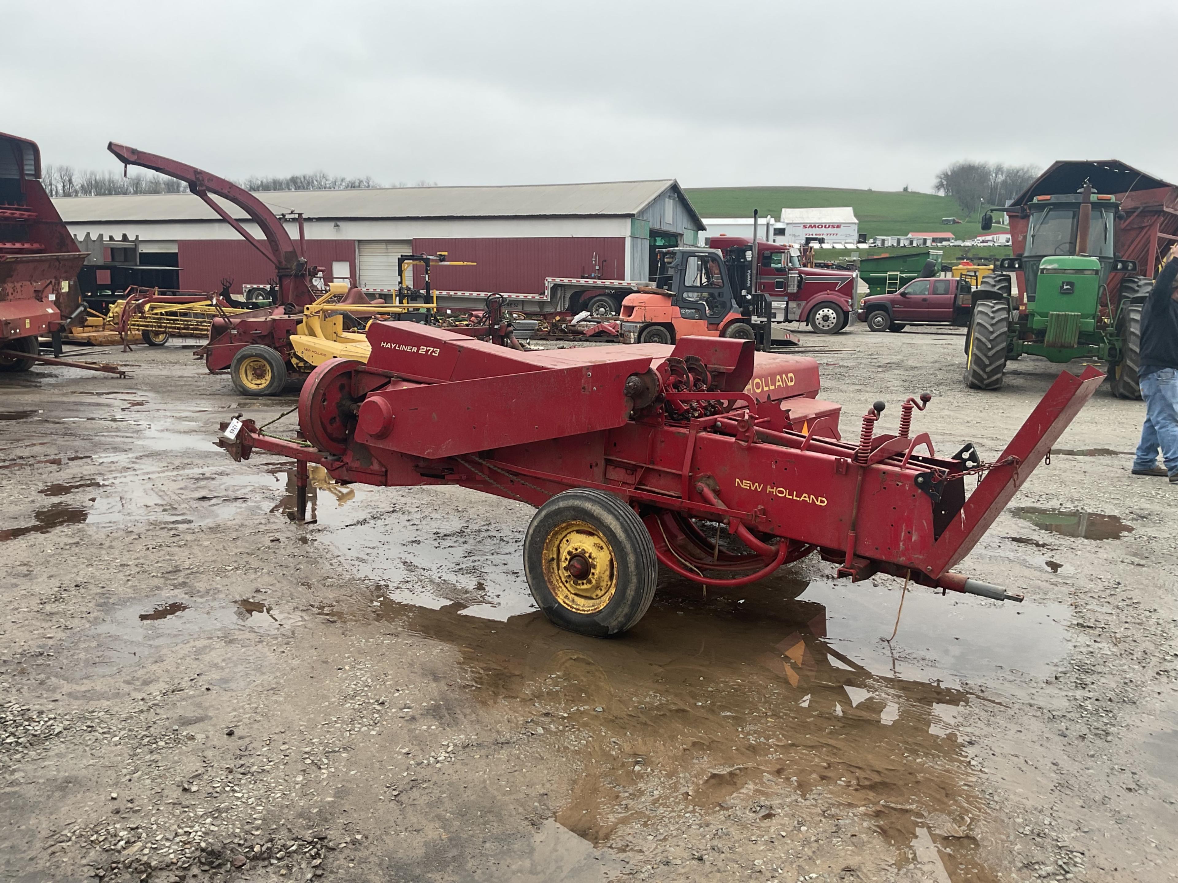 New Holland 273 Square Baler W/ Shute