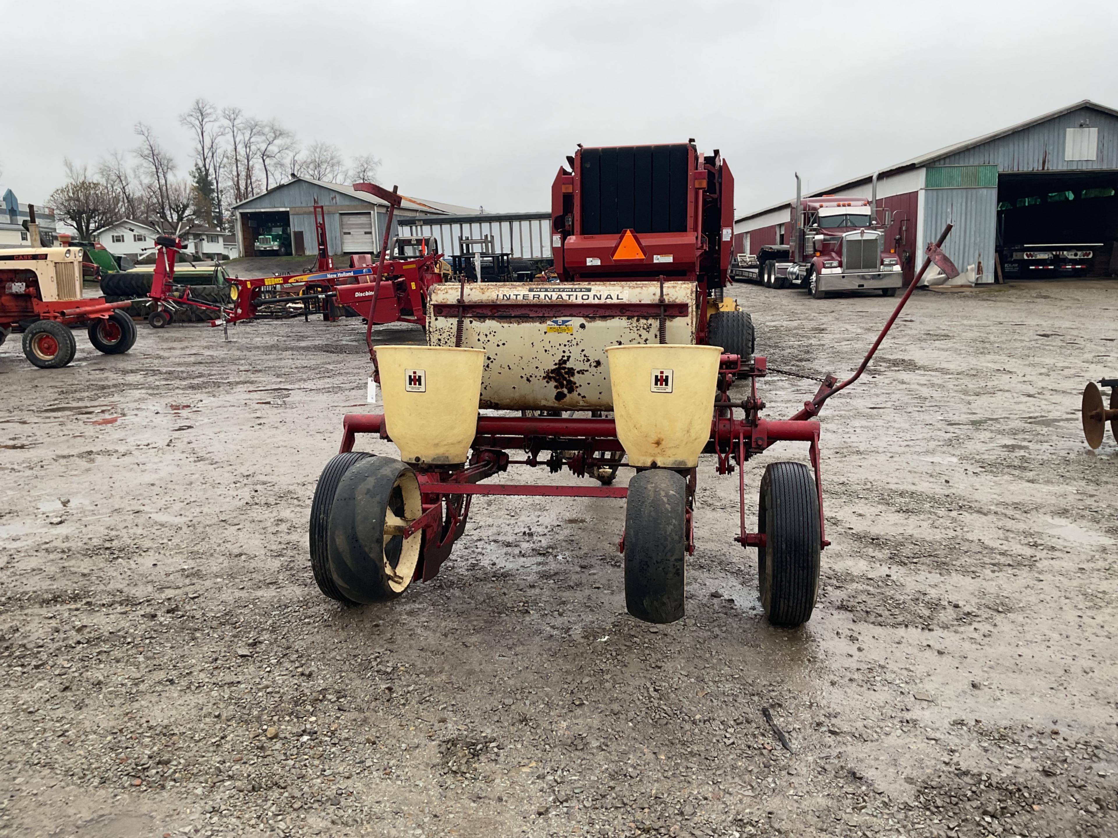 IH 56 2 Row Planter
