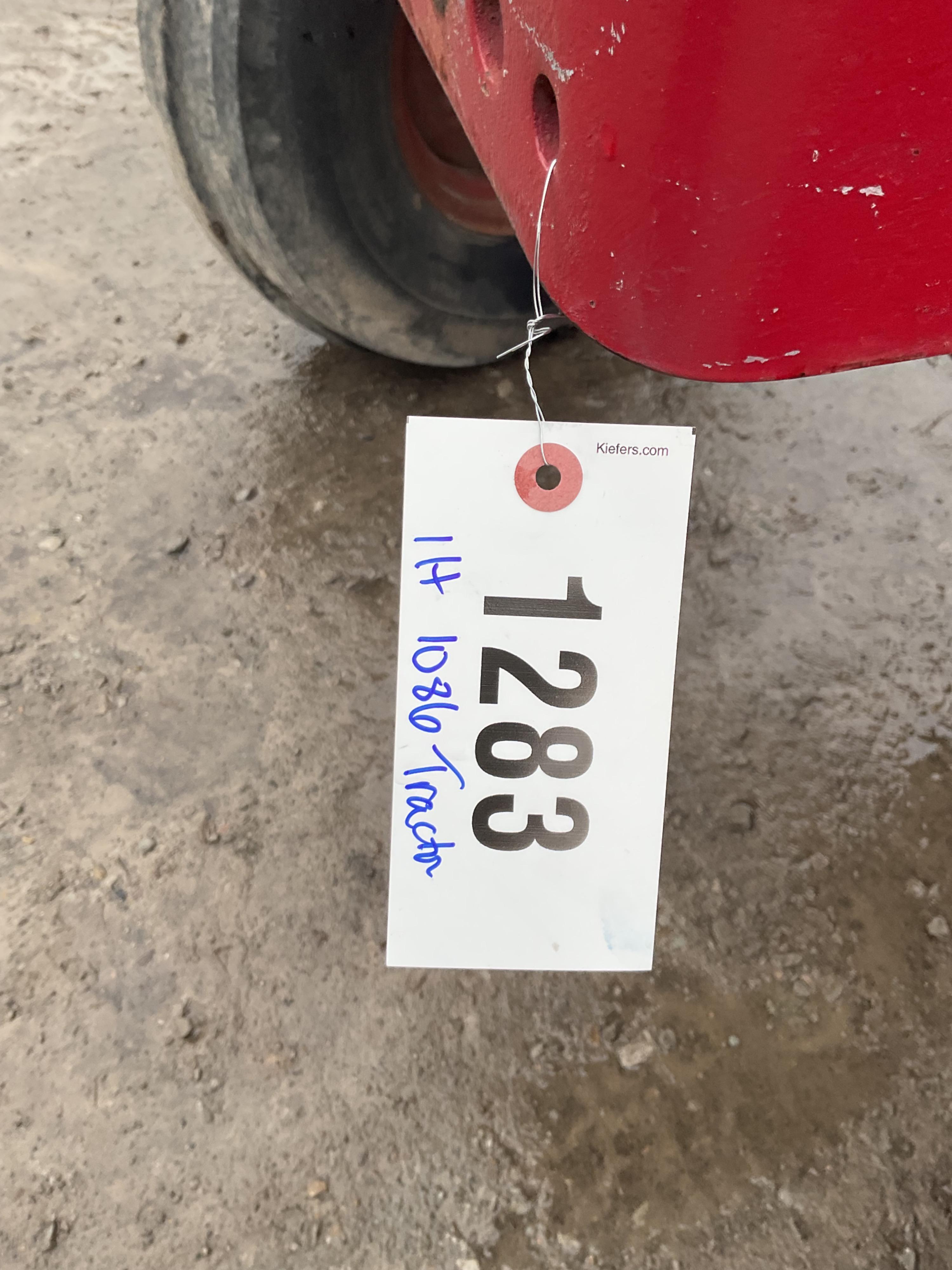 IH 1086 Tractor