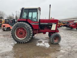 IH 1086 Tractor