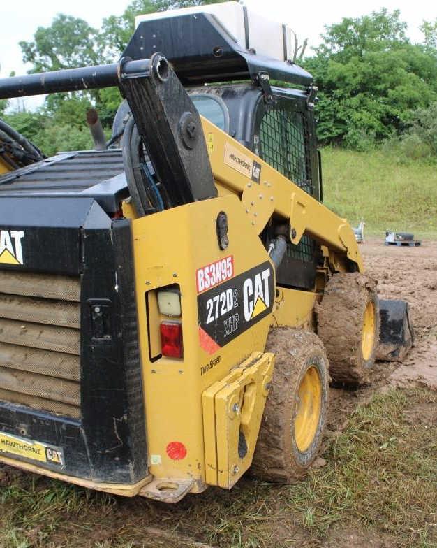 CATERPILLAR 272D2XHP SKID STEER W/ HI FLOW AND CAB