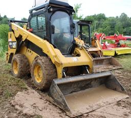 CATERPILLAR 272D2XHP SKID STEER W/ HI FLOW AND CAB
