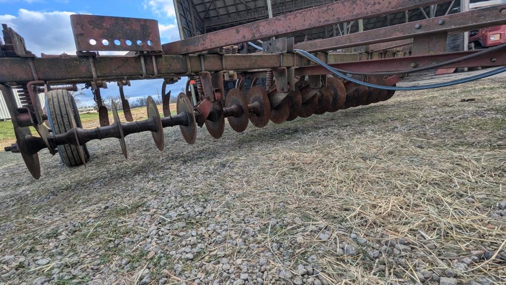 INTERNATIONAL CHISEL PLOW