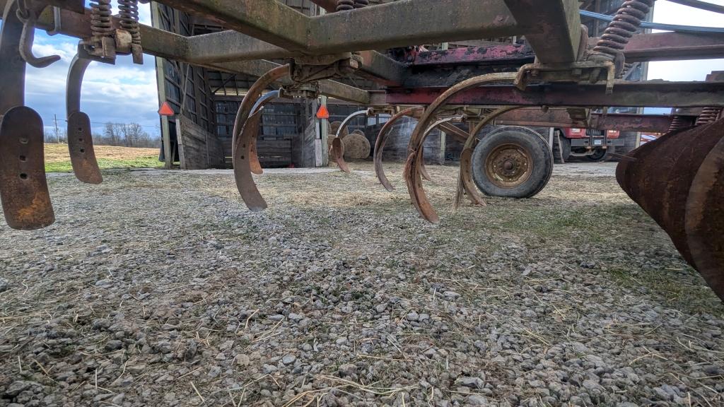INTERNATIONAL CHISEL PLOW