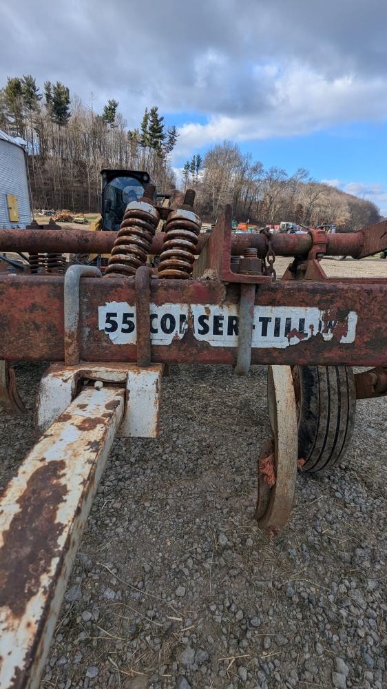 INTERNATIONAL CHISEL PLOW