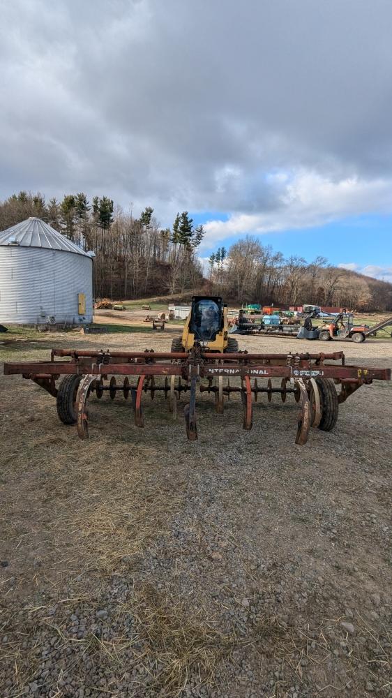 INTERNATIONAL CHISEL PLOW