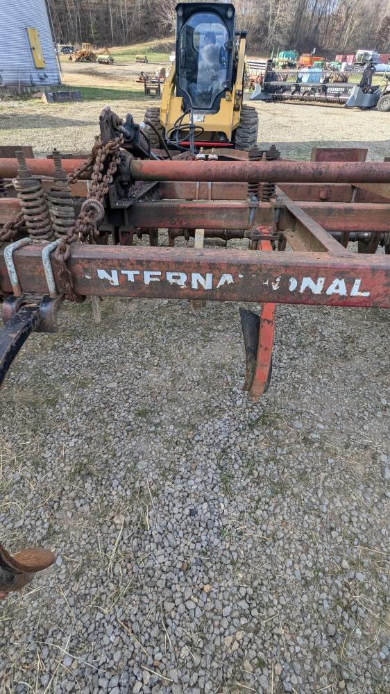 INTERNATIONAL CHISEL PLOW