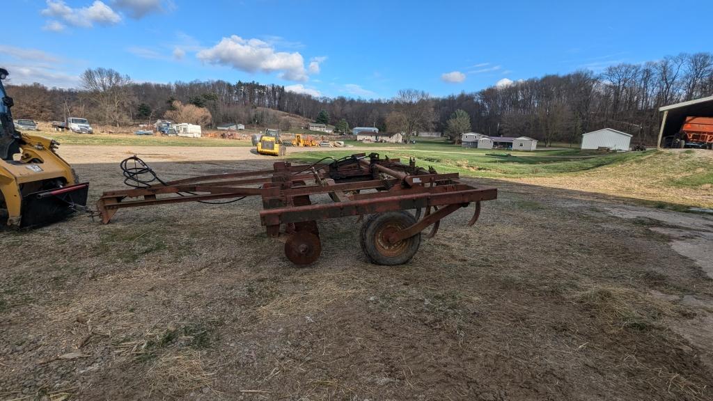 INTERNATIONAL CHISEL PLOW