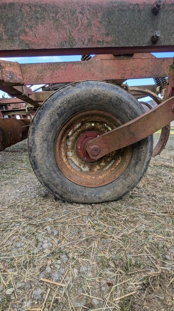 INTERNATIONAL CHISEL PLOW