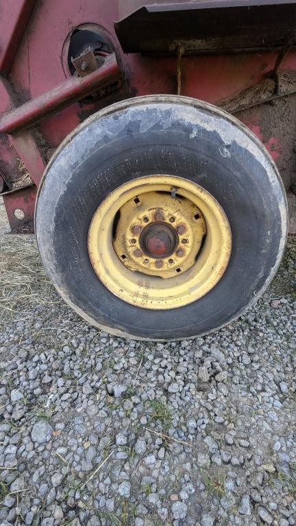 NEW HOLLAND 850 BALER
