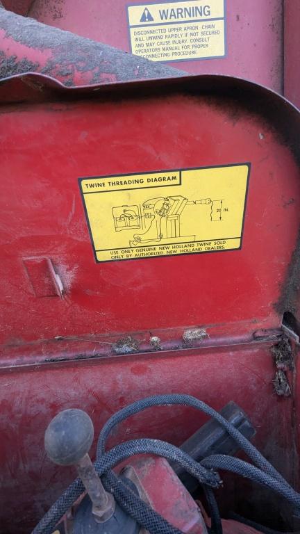 NEW HOLLAND 850 BALER