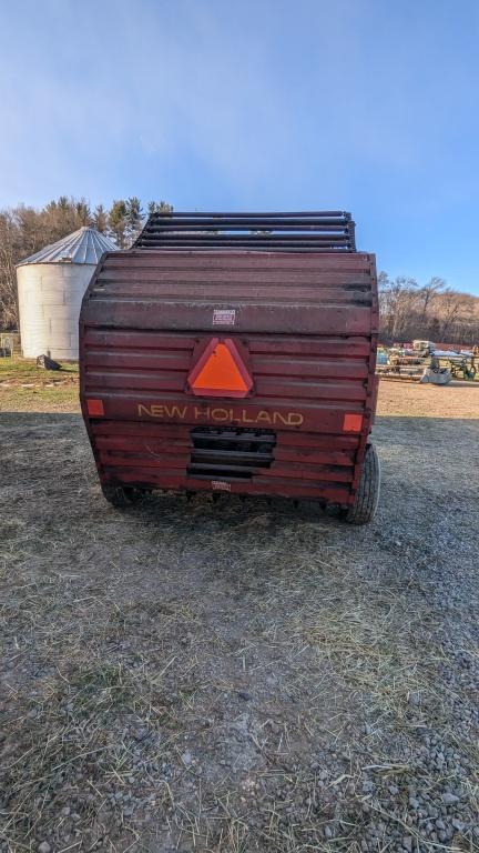 NEW HOLLAND 850 BALER