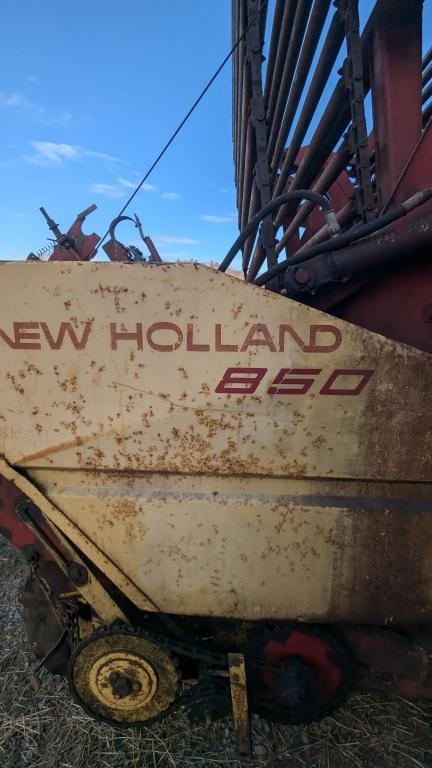 NEW HOLLAND 850 BALER