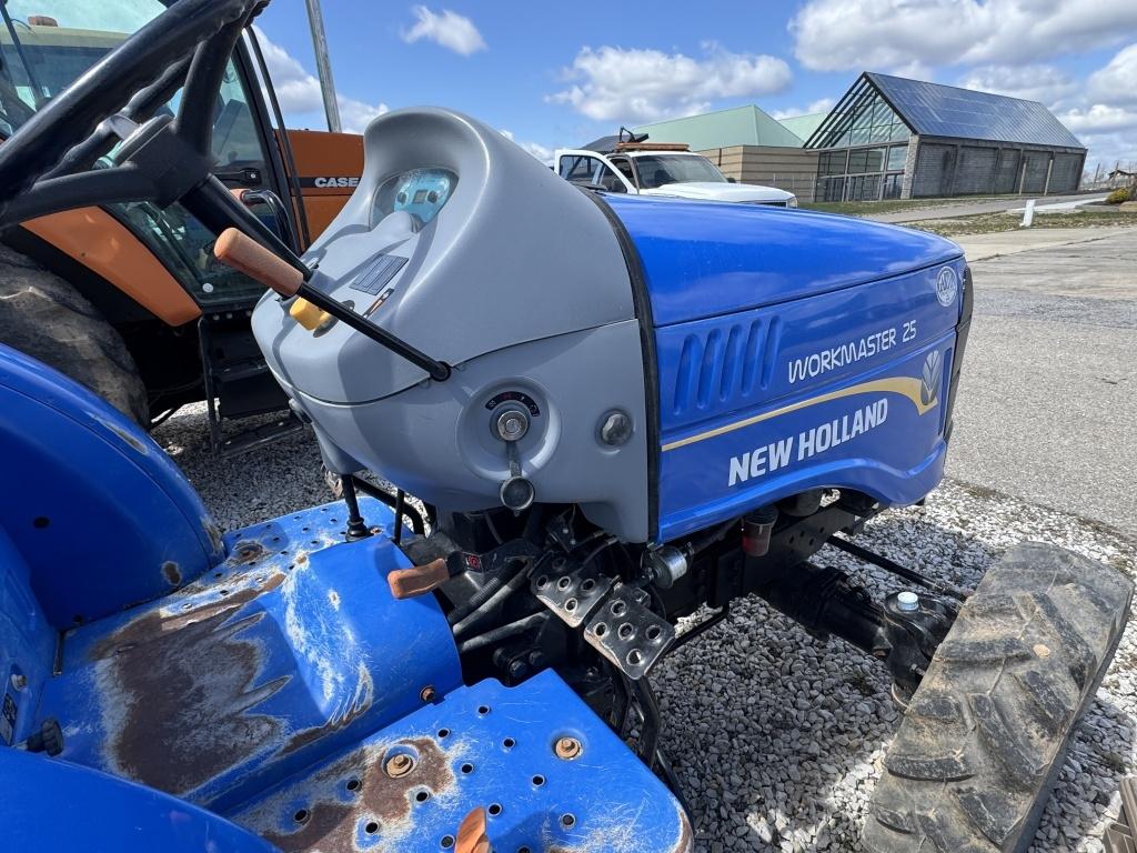 NEW HOLLAND WORKMASTER 25 TRACTOR