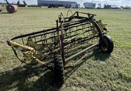 NEW HOLLAND HAY RAKE