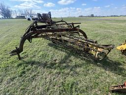 NEW HOLLAND HAY RAKE