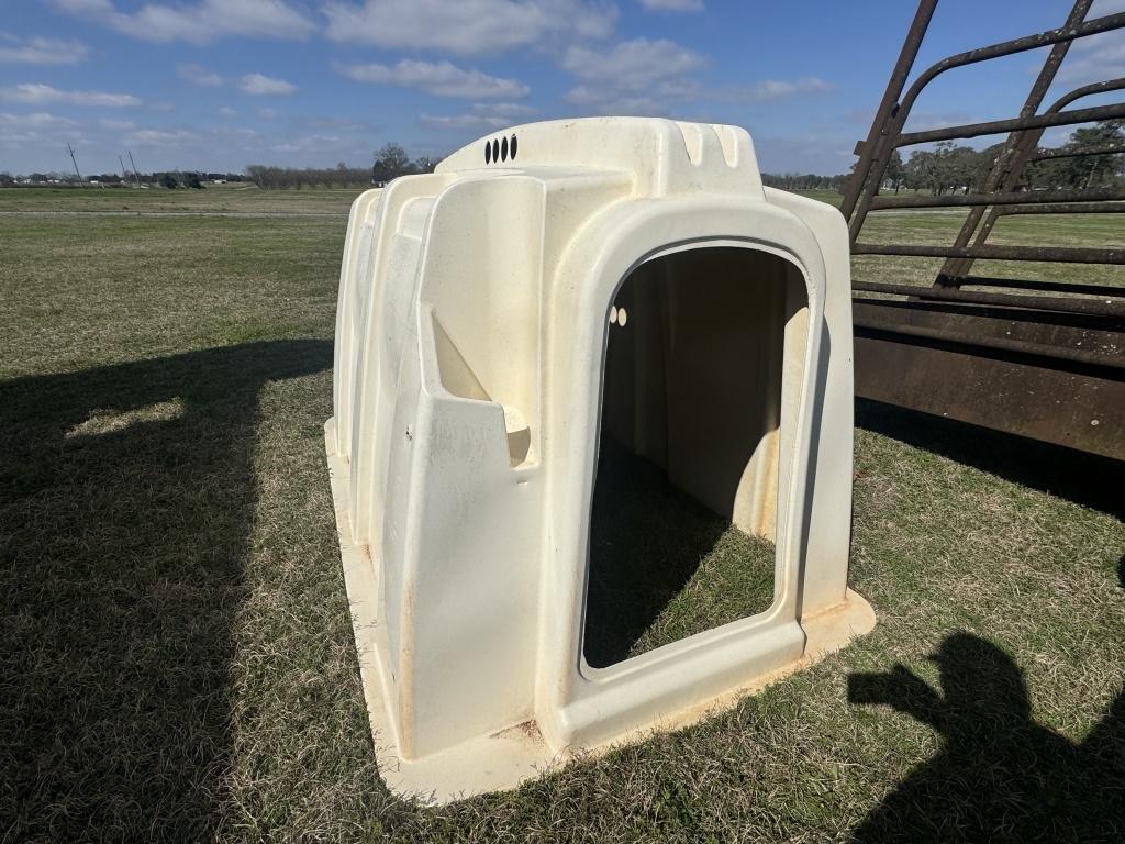 CALF HUTCH