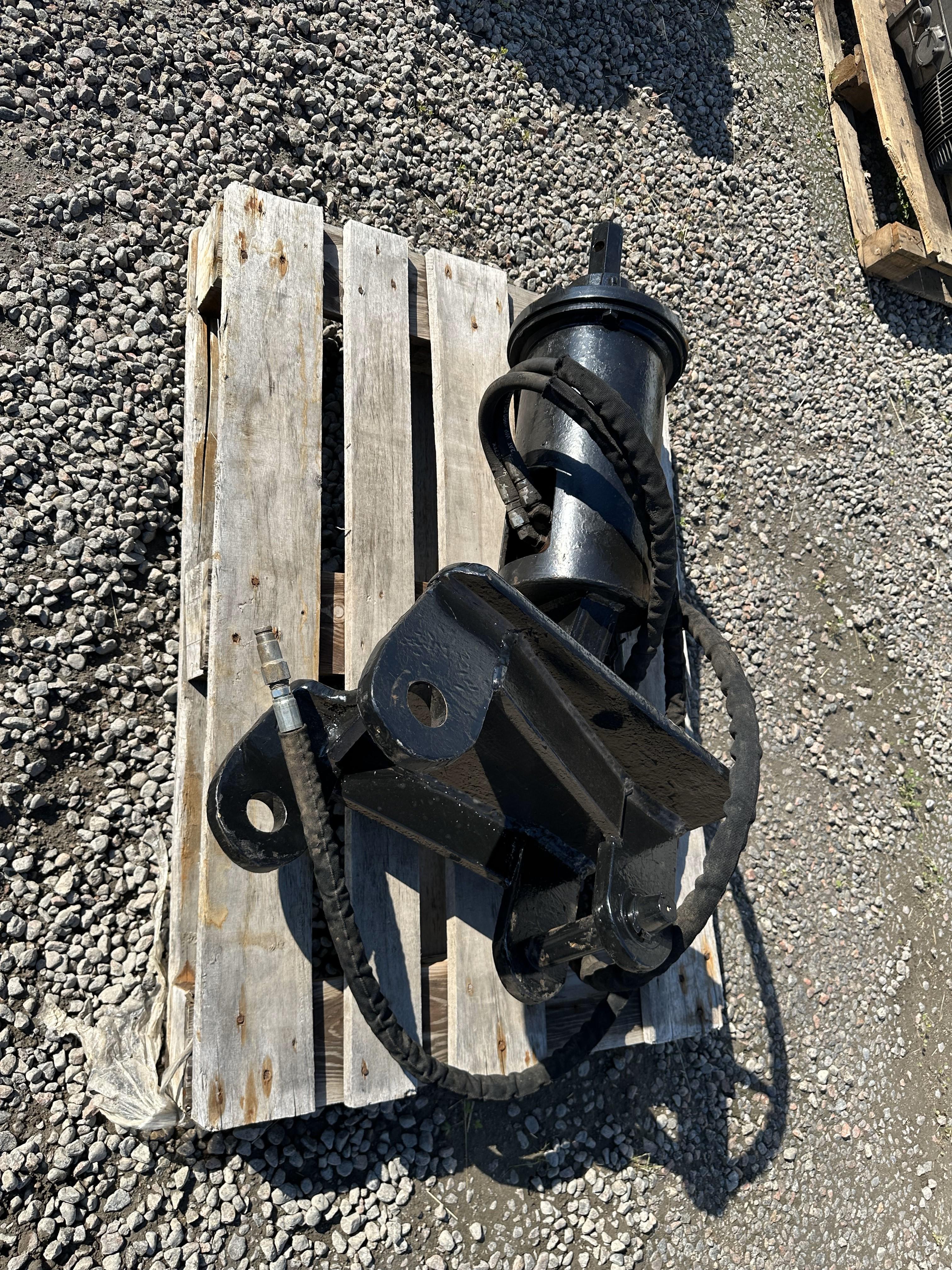Hydraulic auger