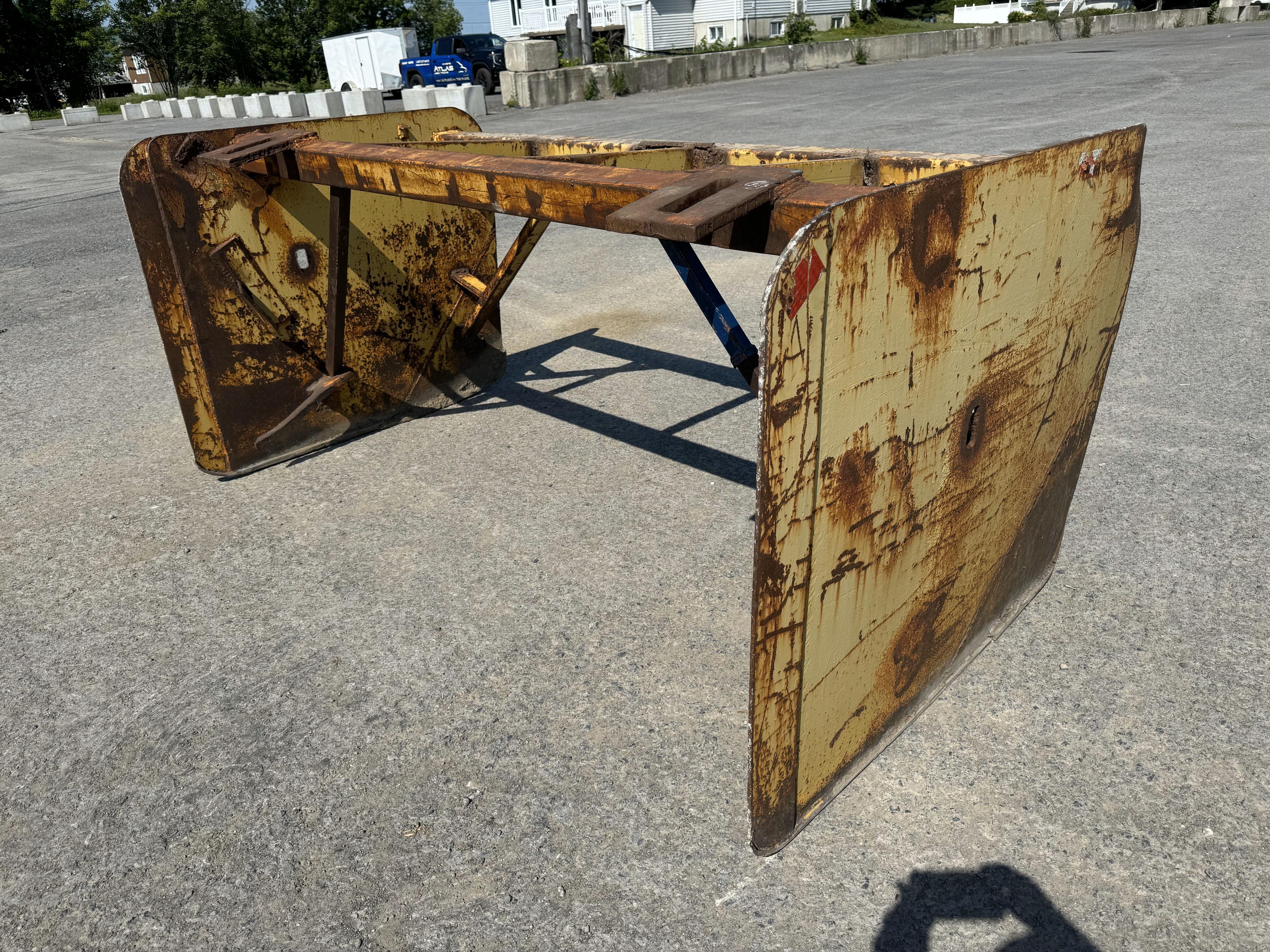 Pusher snowplow