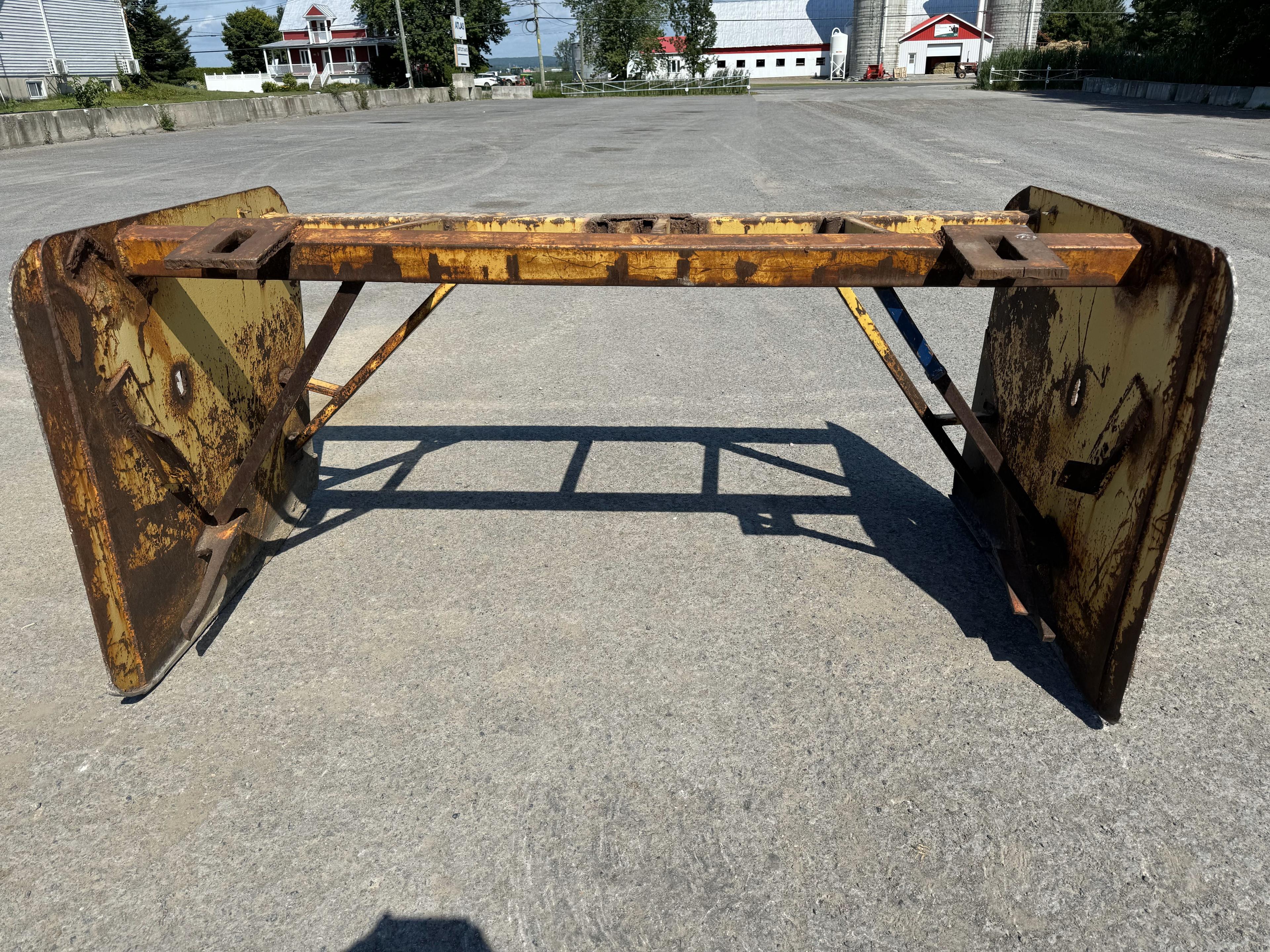 Pusher snowplow