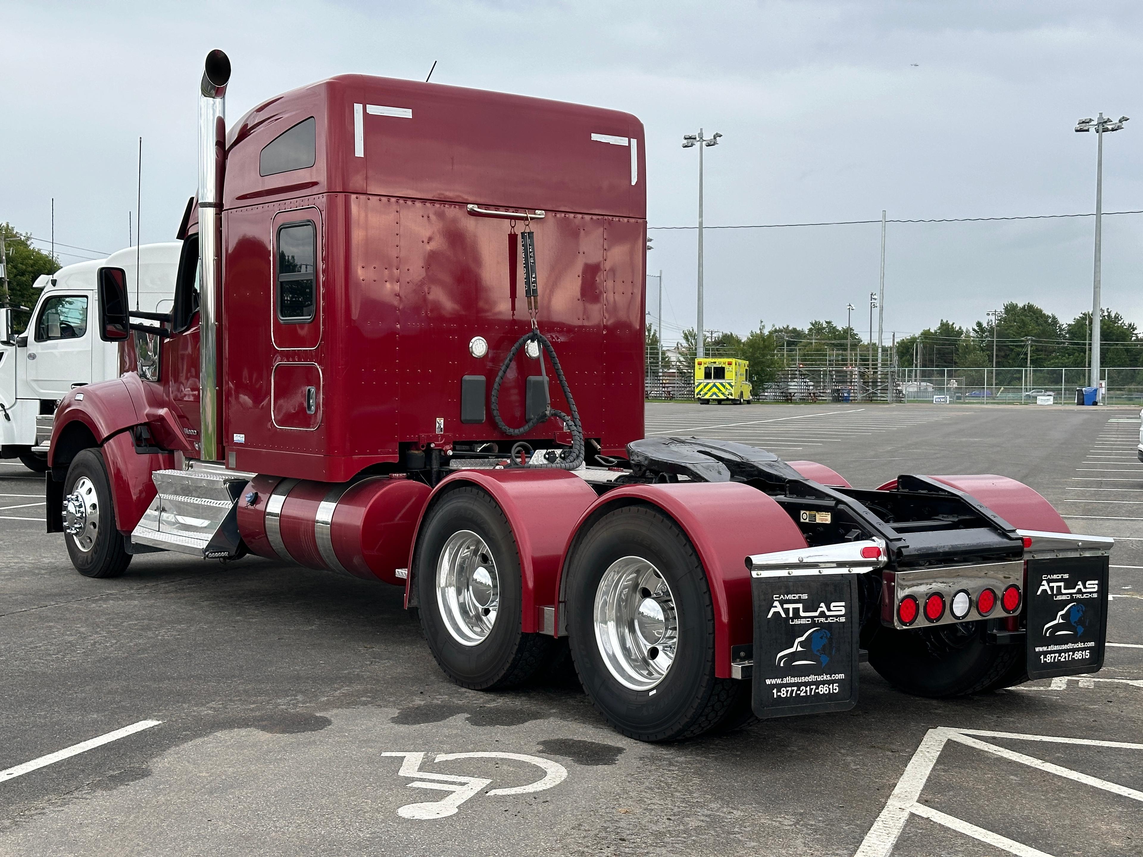 2021 Kenworth W990