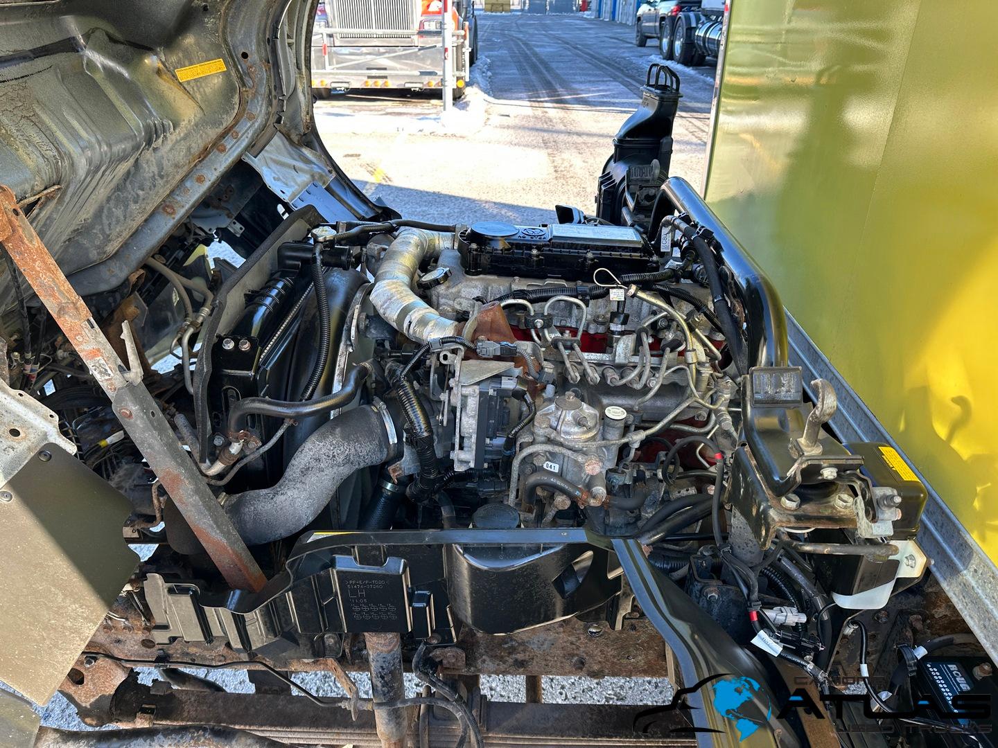2013 HINO 195