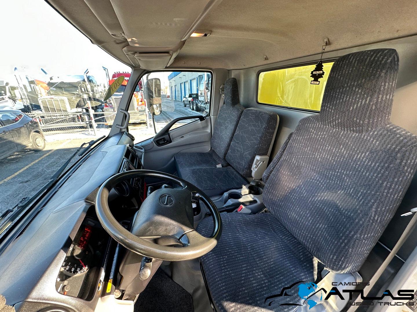 2013 HINO 195