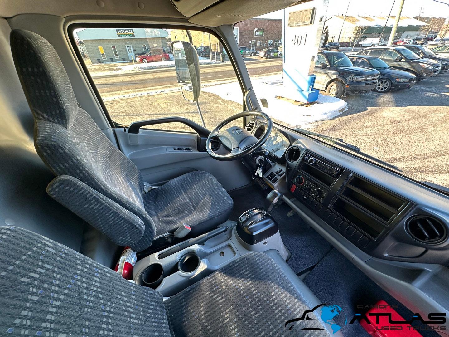 2013 HINO 195