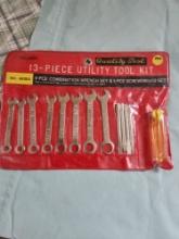 New 13 pc utility tool kit