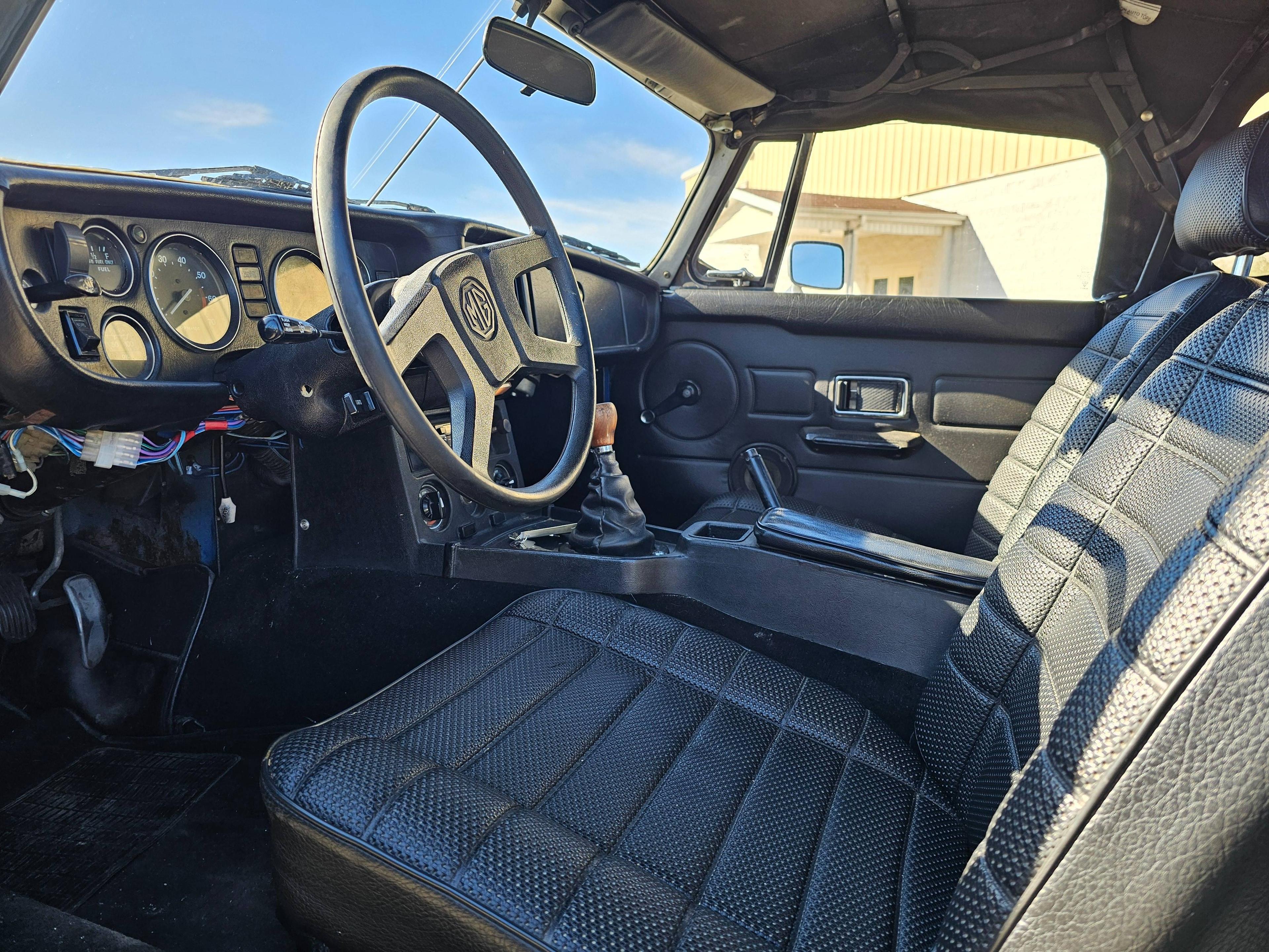 1977 MGB