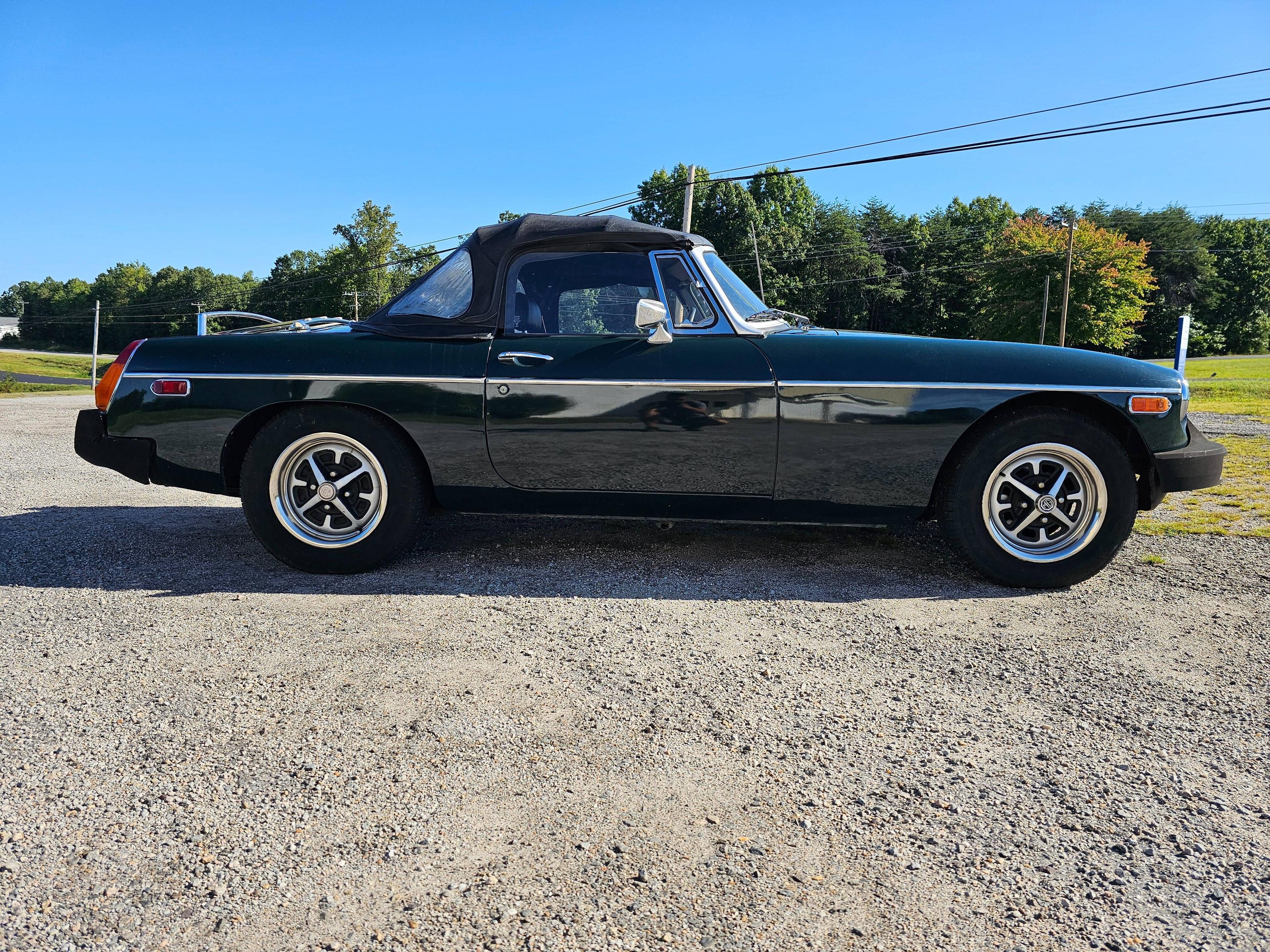 1977 MGB