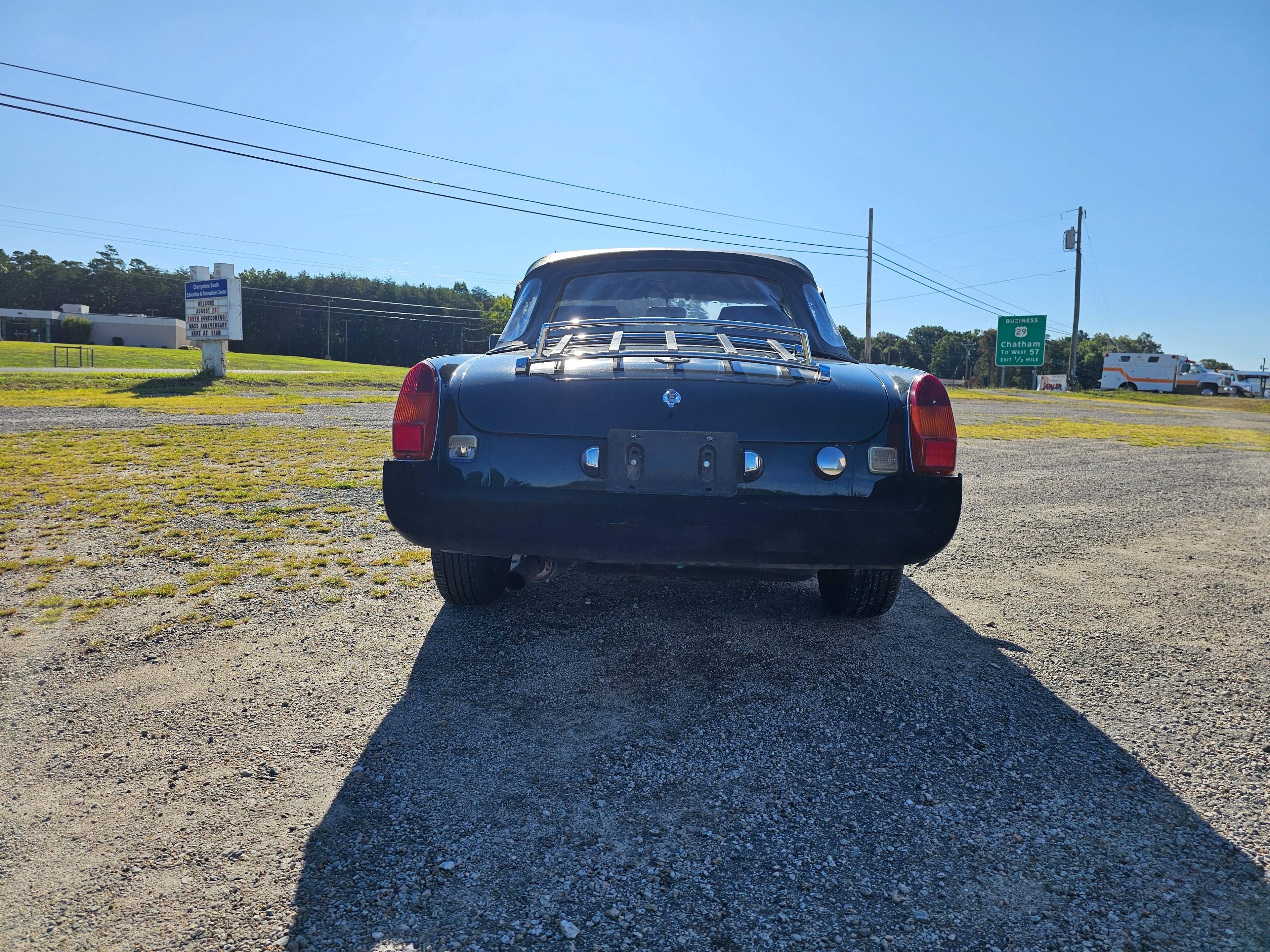 1977 MGB