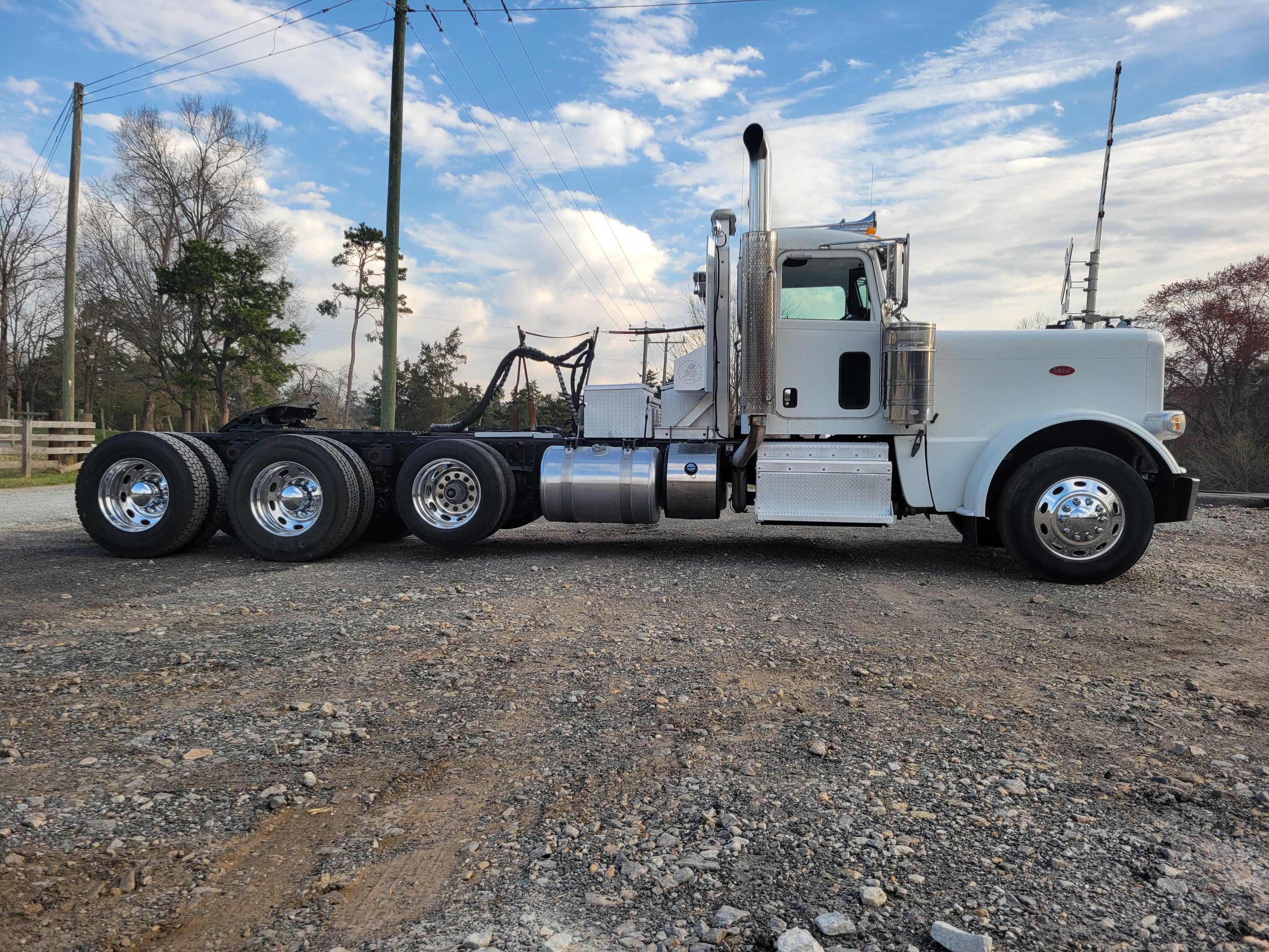 2012 Peterbilt 389 Heavy Haul Day Cab VIN: 1XPXP4EXXCD135800