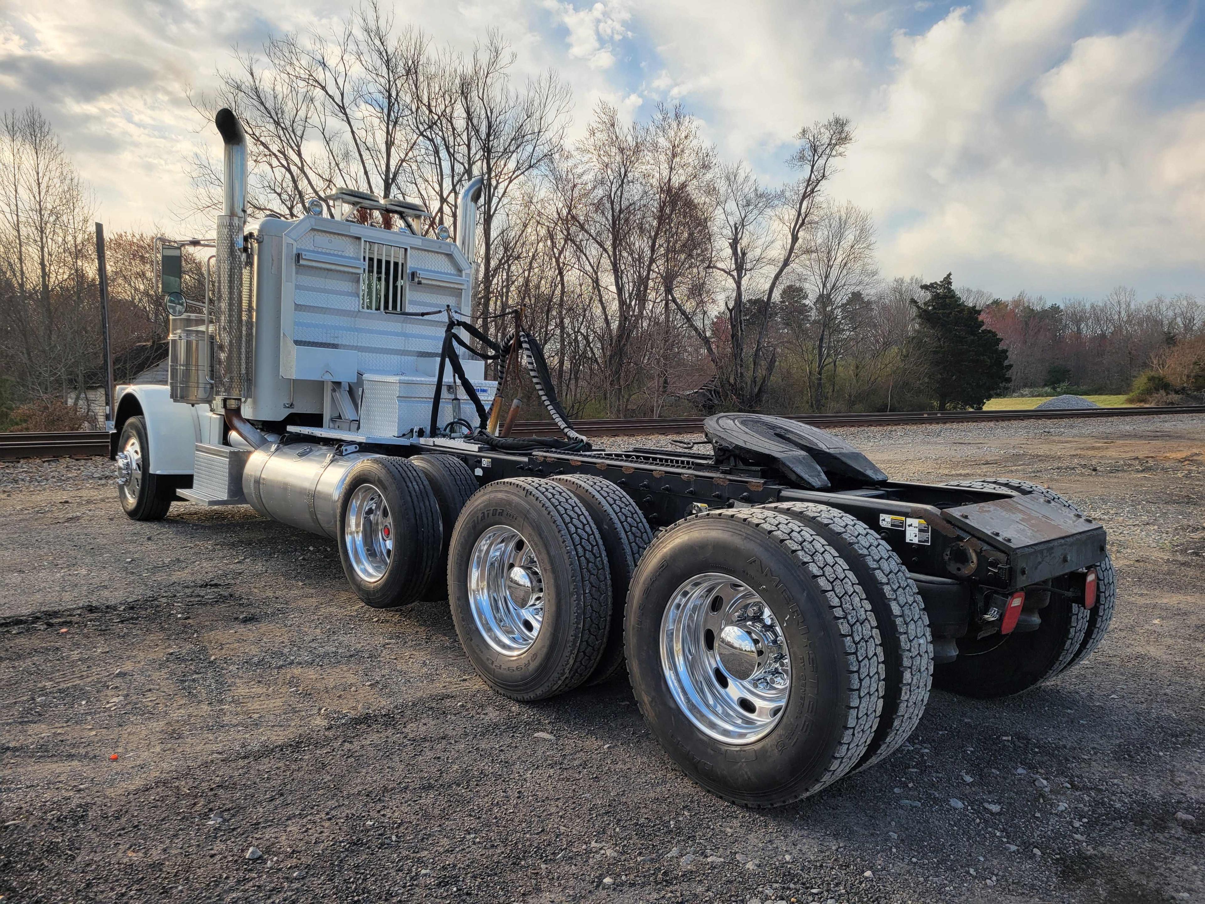 2012 Peterbilt 389 Heavy Haul Day Cab VIN: 1XPXP4EXXCD135800