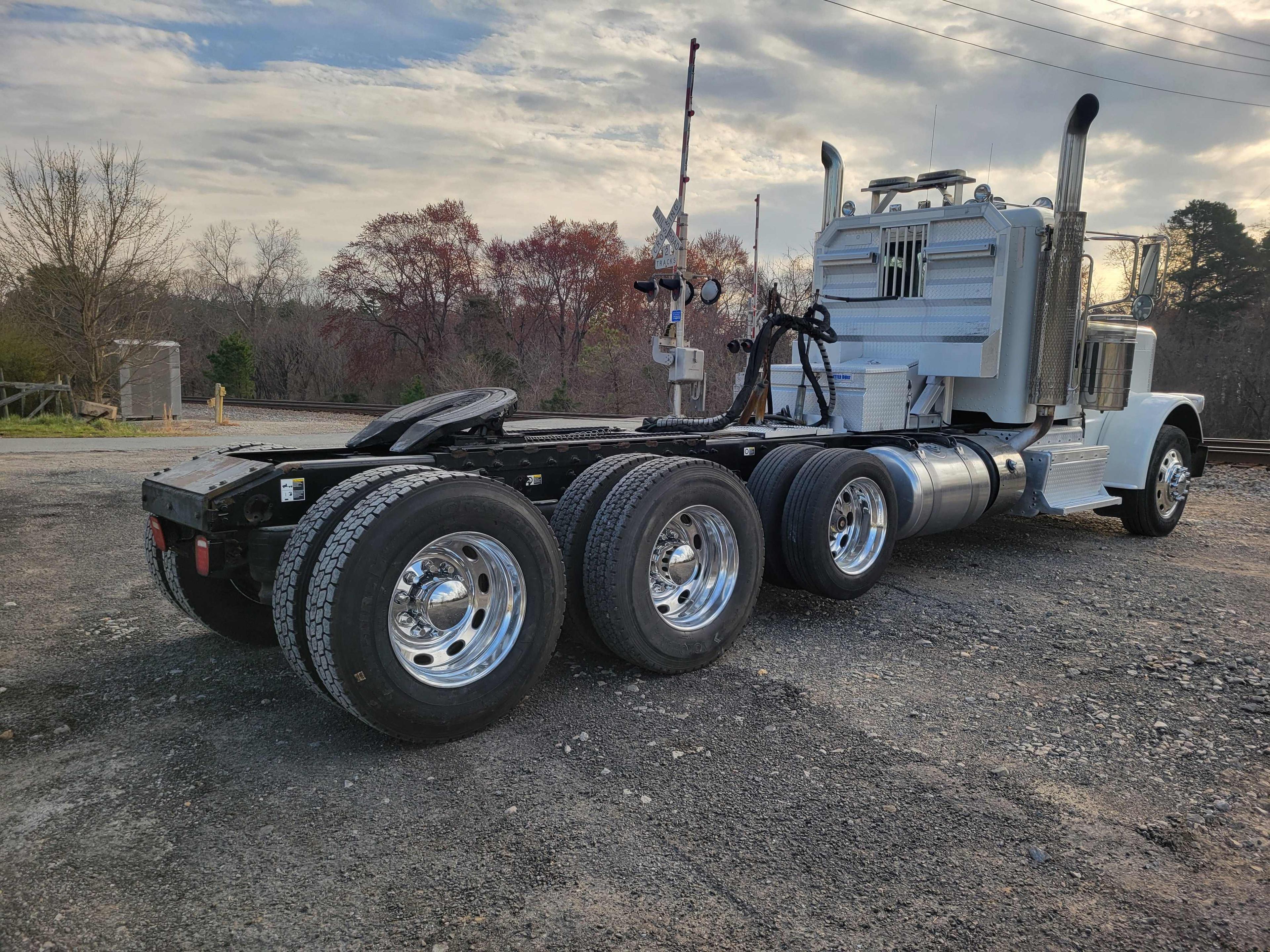 2012 Peterbilt 389 Heavy Haul Day Cab VIN: 1XPXP4EXXCD135800
