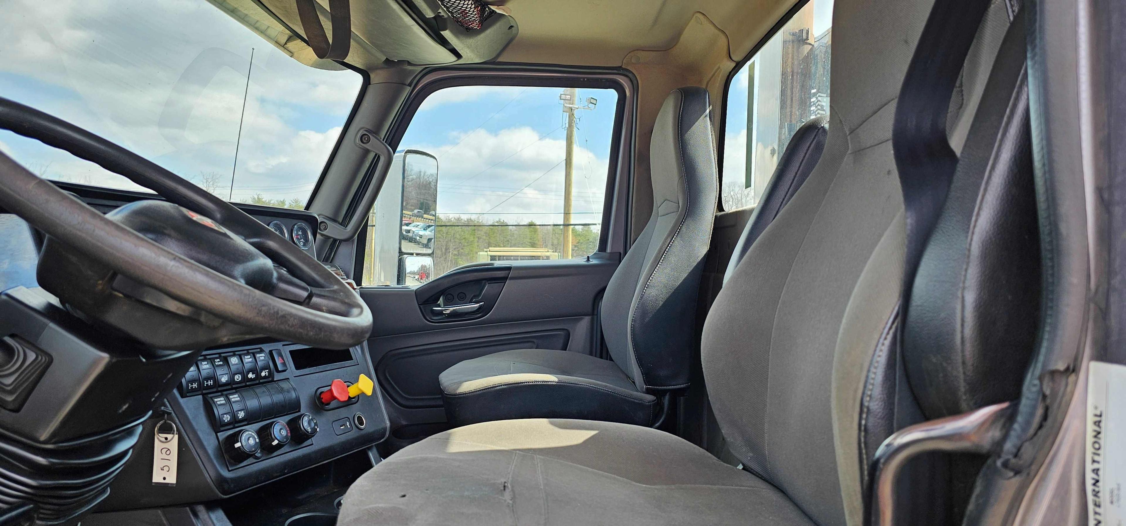 2019 International LT625 Day Cab w/ Wet Line