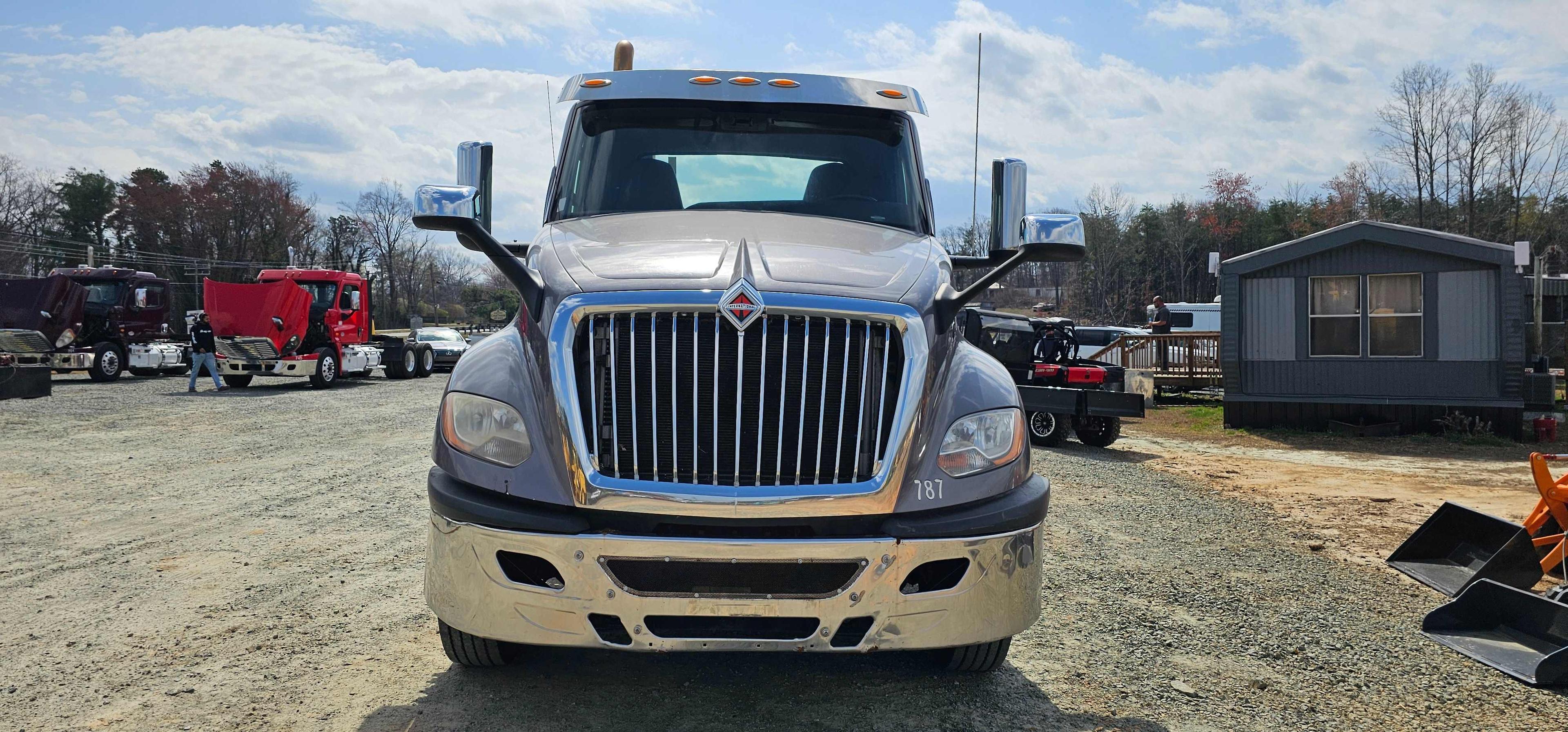 2019 International LT625 Day Cab w/ Wet Line